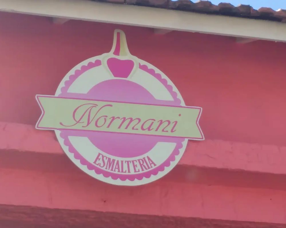 Fachadas - PVC Corte Personalizado